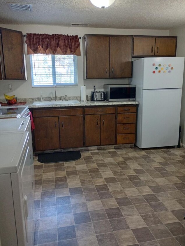 Primary Photo - Cozy 2 Bedroom in Downtown Provo