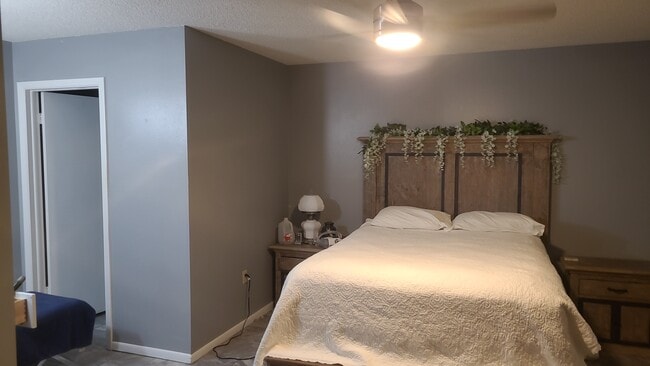 Foto del edificio - 1401 Hacienda Dr