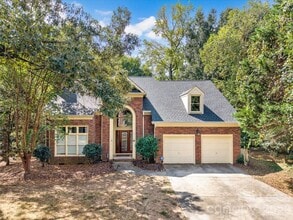 Building Photo - 3112 English Sparrow Ln