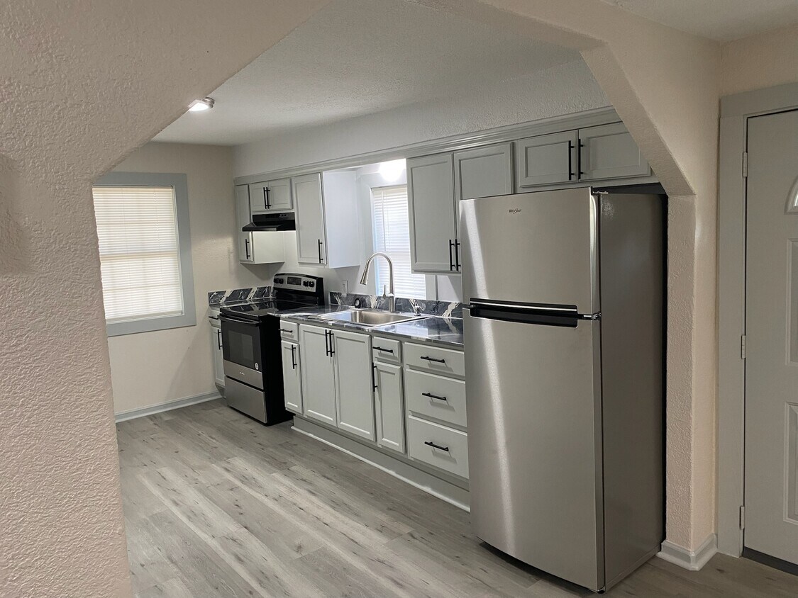 Foto del edificio - 626 Edward St