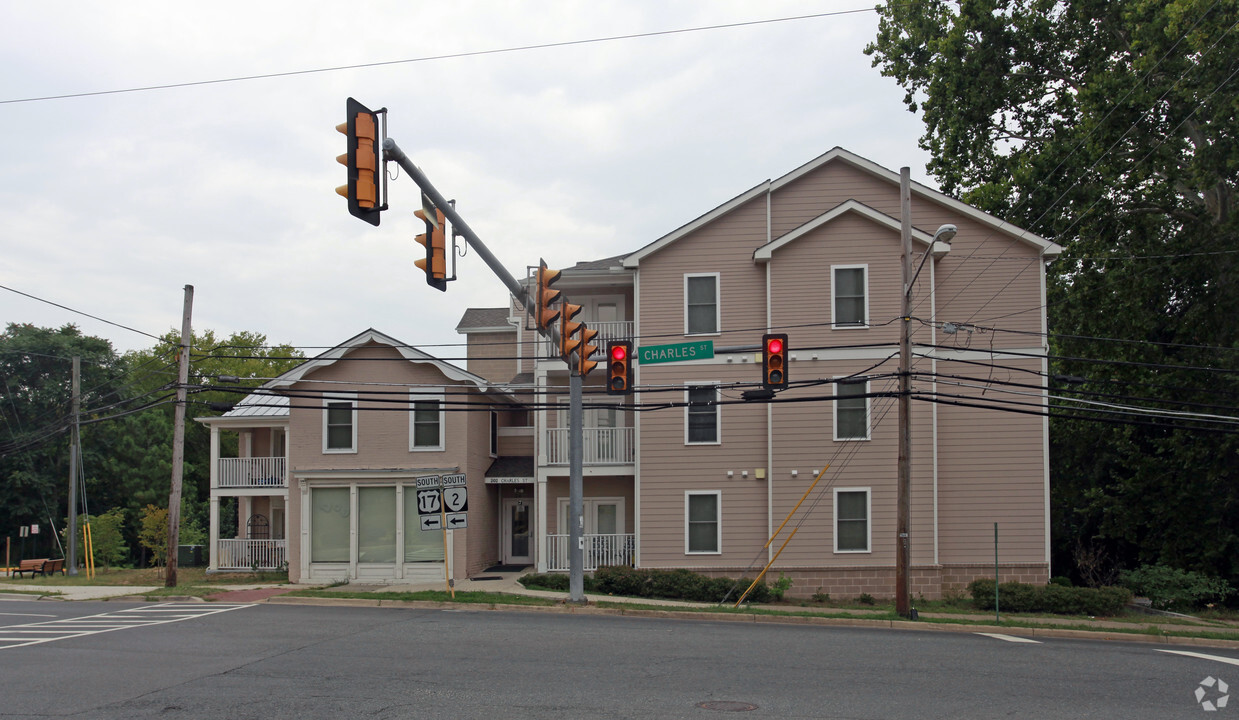 Building Photo - Colonial Heights Apartments