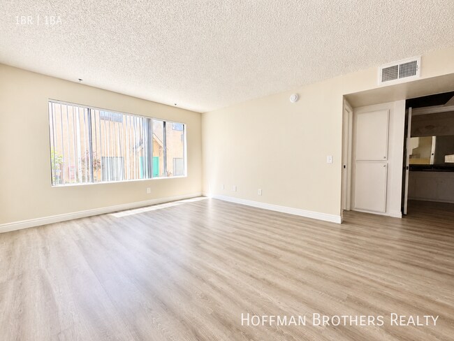 Foto del edificio - 9233 Van Nuys Blvd