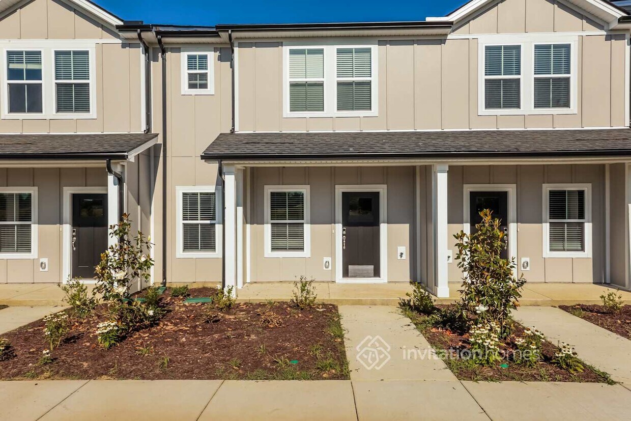 Foto principal - 219 River Rock Dr