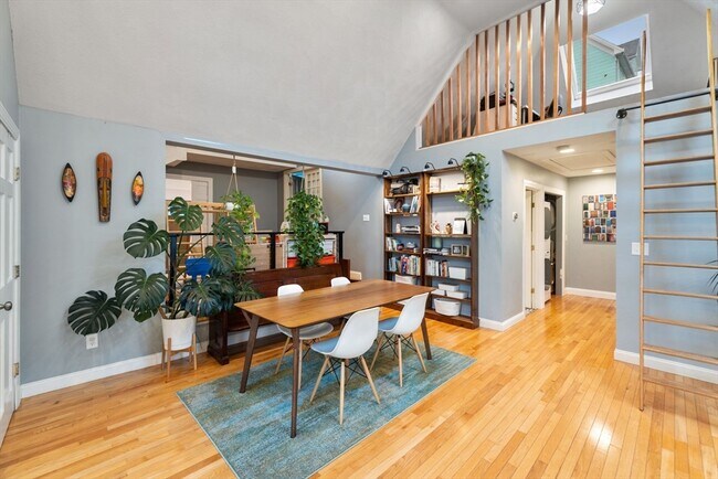 Foto del edificio - 890 Winthrop Ave