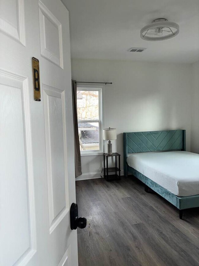 Foto del edificio - 2827 E 5th Ave