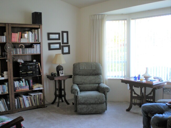 Living Room - 120 Finholm St N