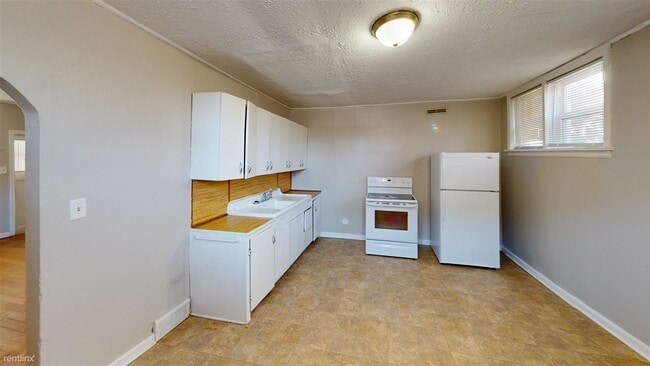 Building Photo - 1 br, 1 bath Duplex - 425 N 16th St Lower ...