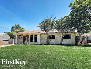 Building Photo - 3815 Coronet Ln