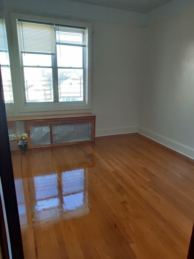 Building Photo - 1335 Thieriot Ave