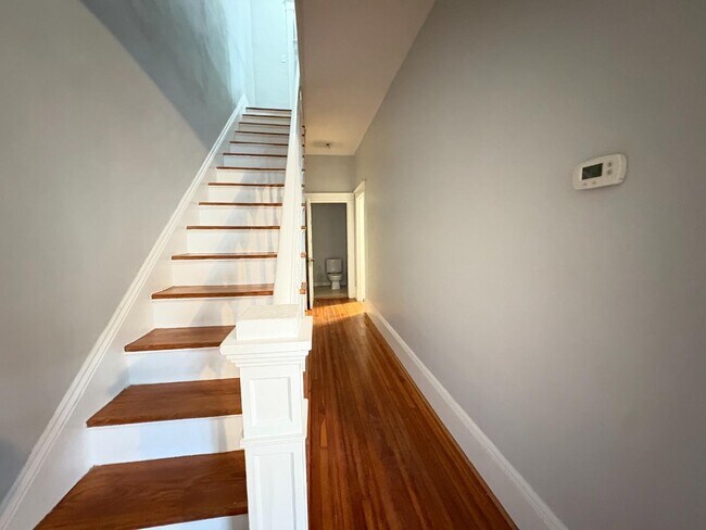 Foto del edificio - 1325-1331 Ruffner Pl