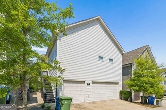 Building Photo - 1821 Sanford Dr