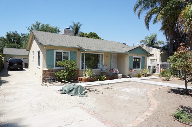 Building Photo - 10333 Jordan Ave