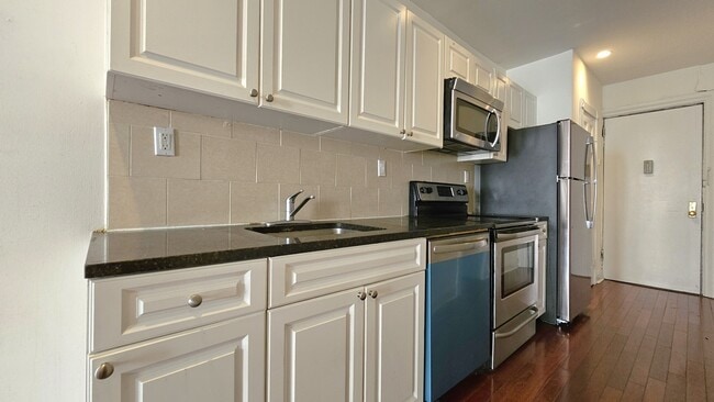 Building Photo - 20 Magaw Pl