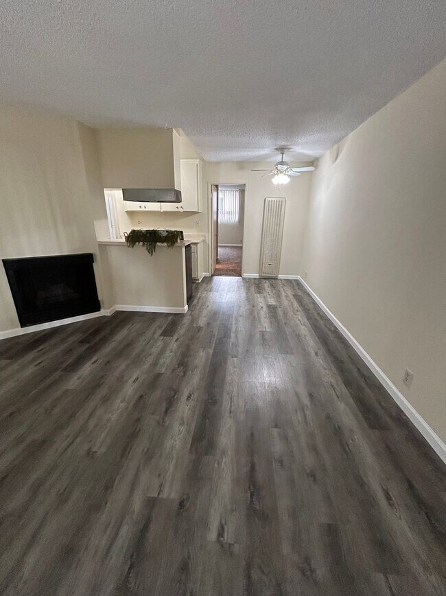 Building Photo - 18550 Prairie St