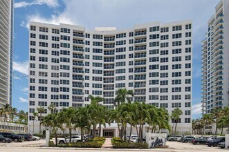 Building Photo - 3505 S Ocean Dr