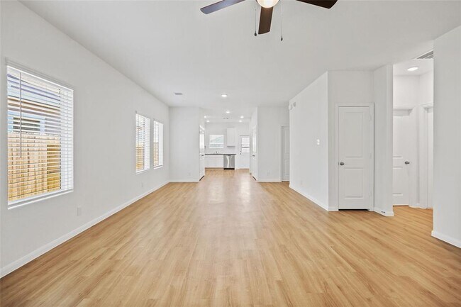 Foto del edificio - 4319 Maple Root Ln