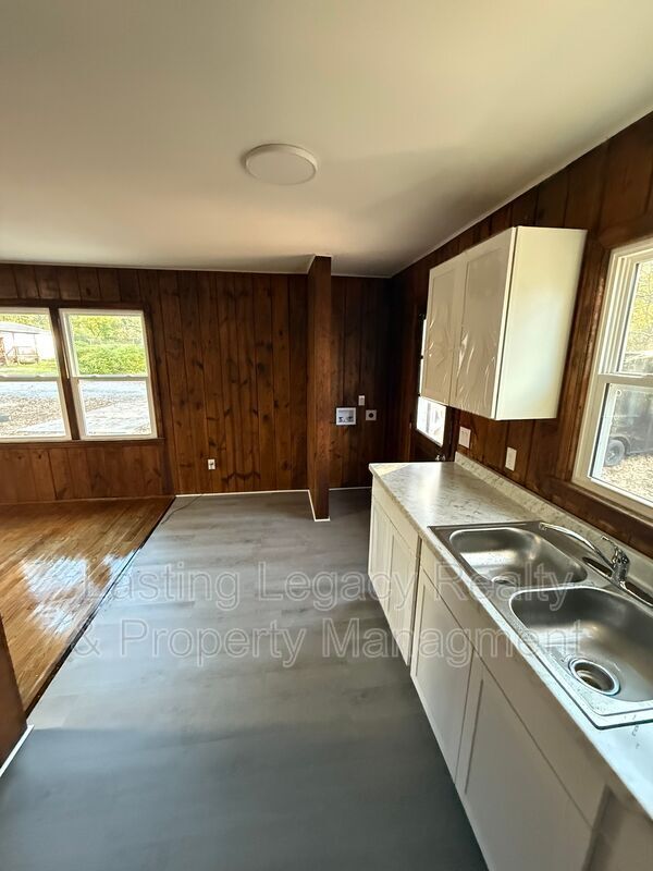 Building Photo - 908 Marsh St