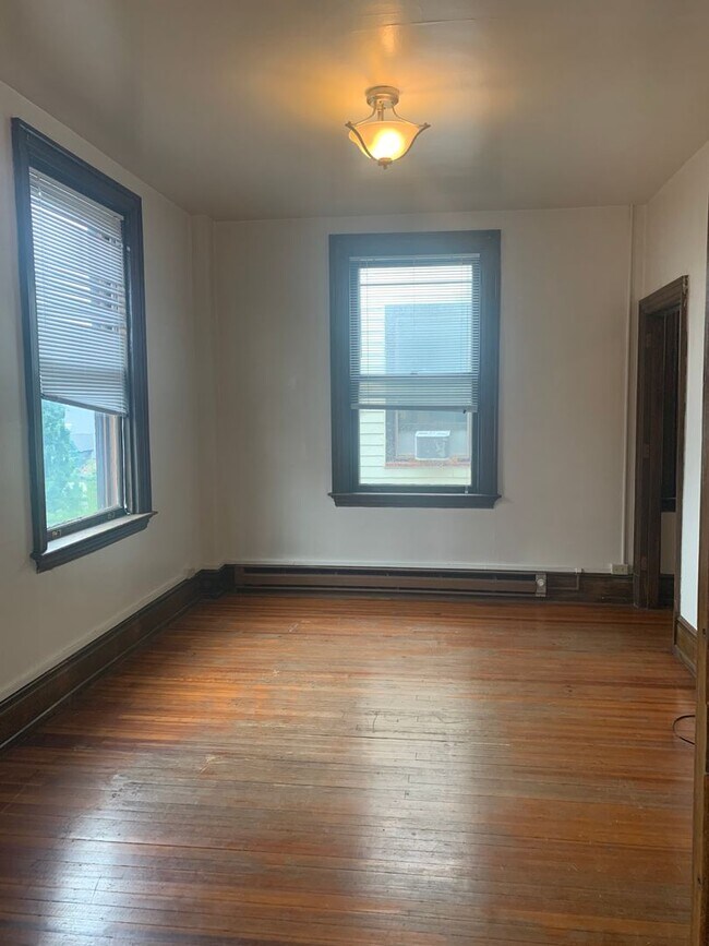 Building Photo - 1 Bedroom Apartment Downtown York at the Square