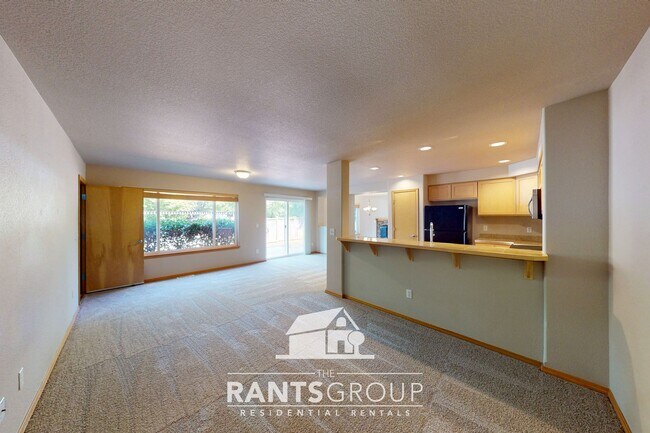 Building Photo - Fantastic Neighborhood! Easy Commute to JB...