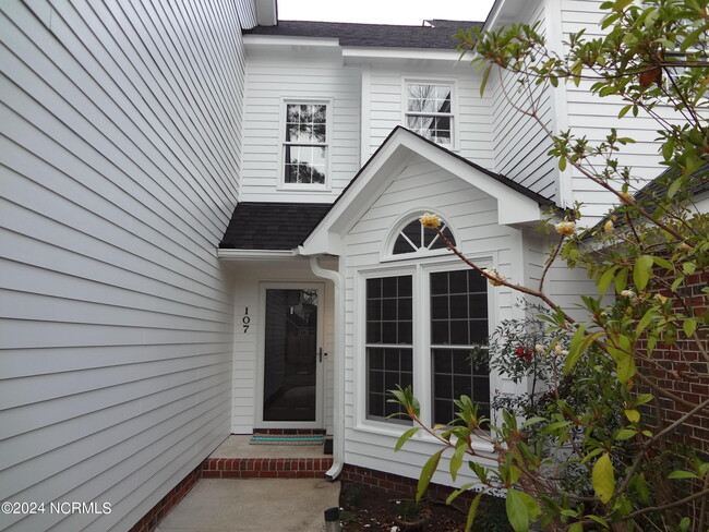 Building Photo - 107 Gates Dr