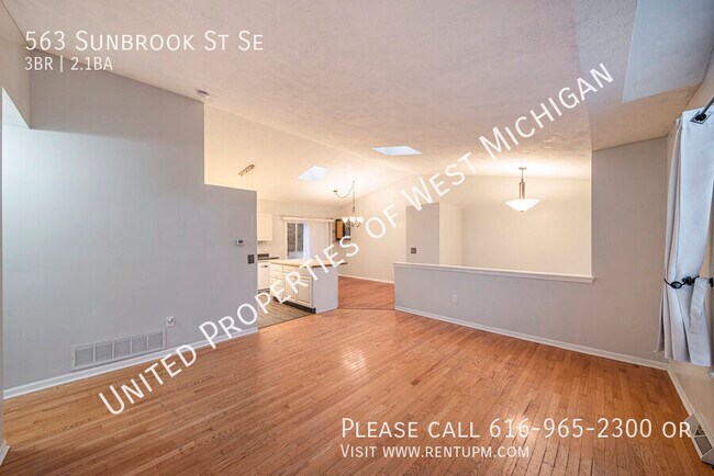 Foto del edificio - Available Now | 3 bed 2.5 bath single-fami...