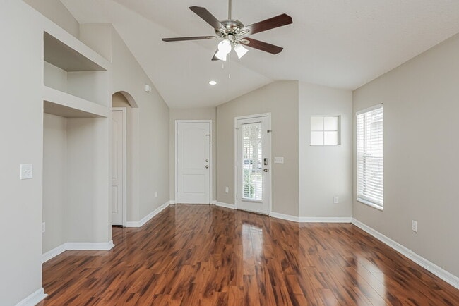 Foto del edificio - 12724 Evington Point Dr