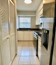 Building Photo - 413 N Cypress Dr