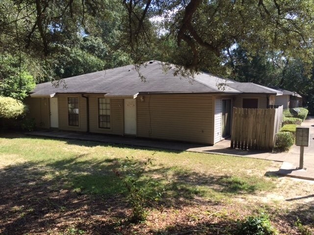 Building Photo - Fourplex