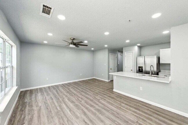 Foto del edificio - Charming 3-Bed, 2-Bath Townhome!