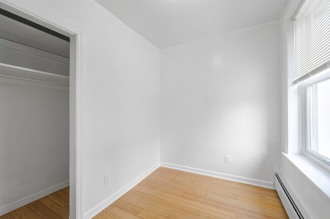 Foto del edificio - 193 Armstrong Ave