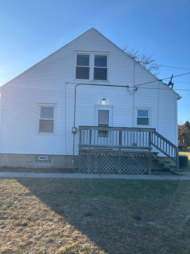 Foto del edificio - Coming SOON! Single Two Story Family 3 Bedroom Home