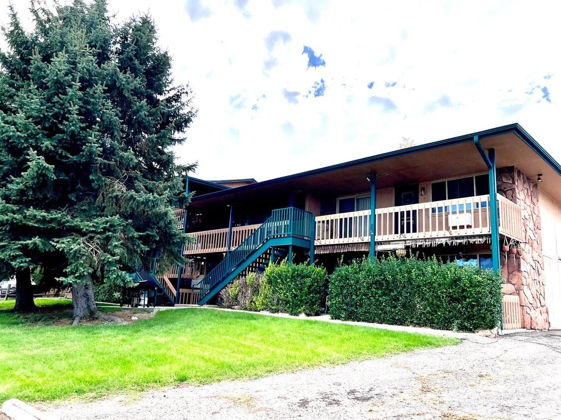 2 bed/1 bath apartment - 2 bed/1 bath apartment