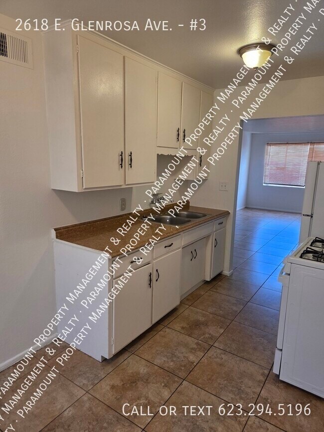 Foto del edificio - 2618 E Glenrosa Ave