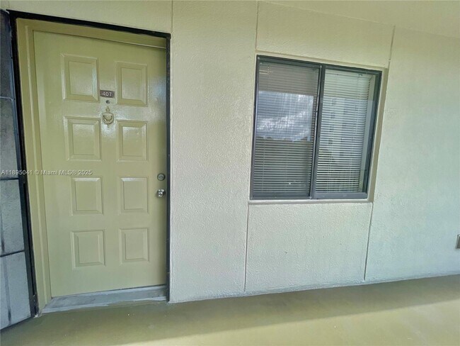 Foto del edificio - 2209 S Cypress Bend Dr