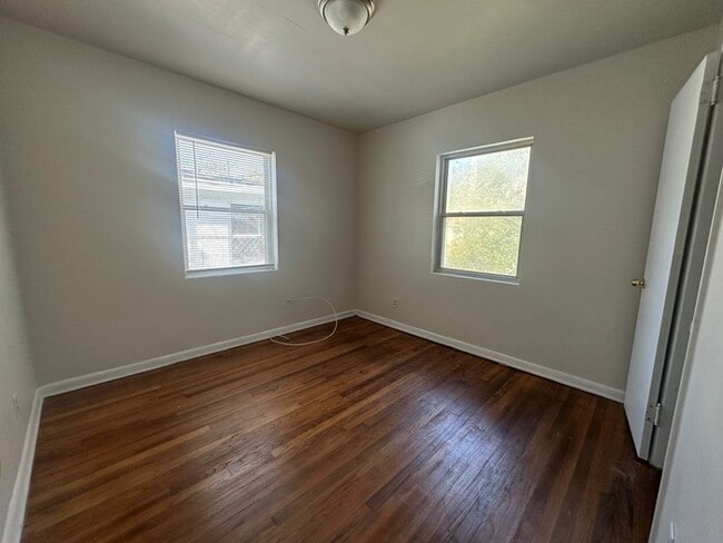 Foto del edificio - Cozy 3 Bedroom Home in Mid-Westside Jacksonville - Available Now!