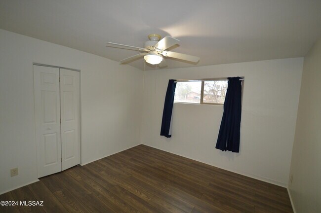 Foto del edificio - 3957 E Hampton Pl