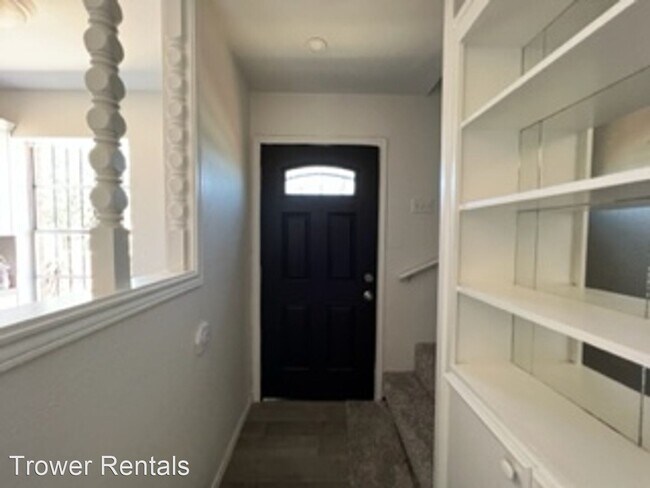 Building Photo - 2 br, 1.5 bath House - 2112 A Beverly