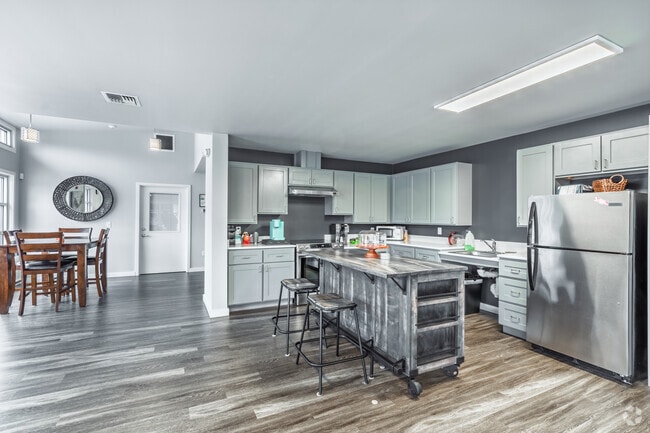 Building Photo - Avaire Apartments