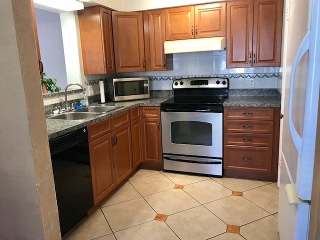 Building Photo - GREAT 3/2/1 SINGLE FAMILY HOME MINUTES TO ...