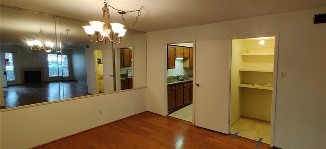 Building Photo - 7400 Bellerive Dr