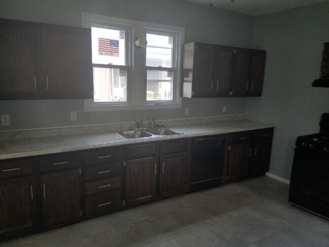 Building Photo - 1710 6th St