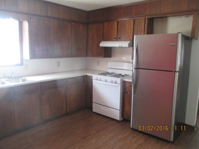 Building Photo - 213 Cazort St