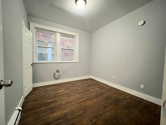 Building Photo - 524 3rd St