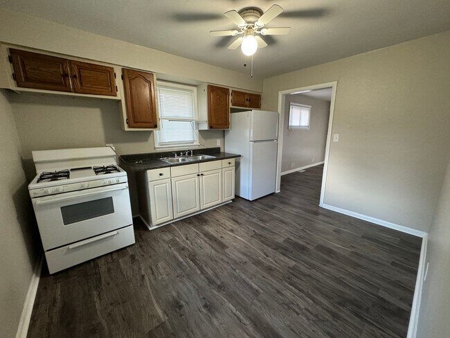 Building Photo - Newly Renovated 2 Bedroom House