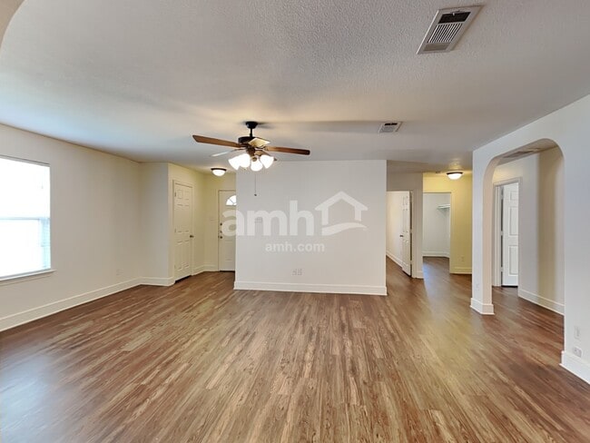 Foto del edificio - 1938 Cross Oaks Dr