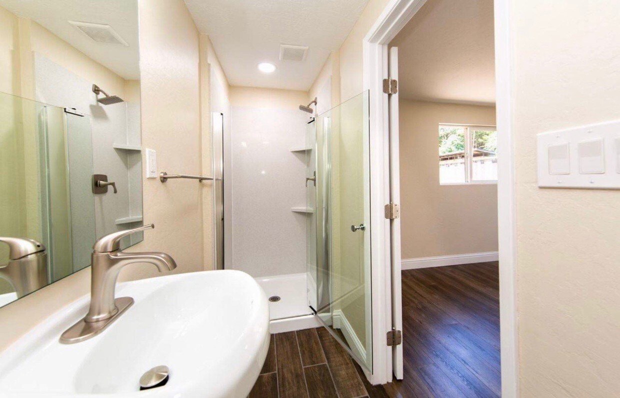 Foto principal - 384 Tennent Ave