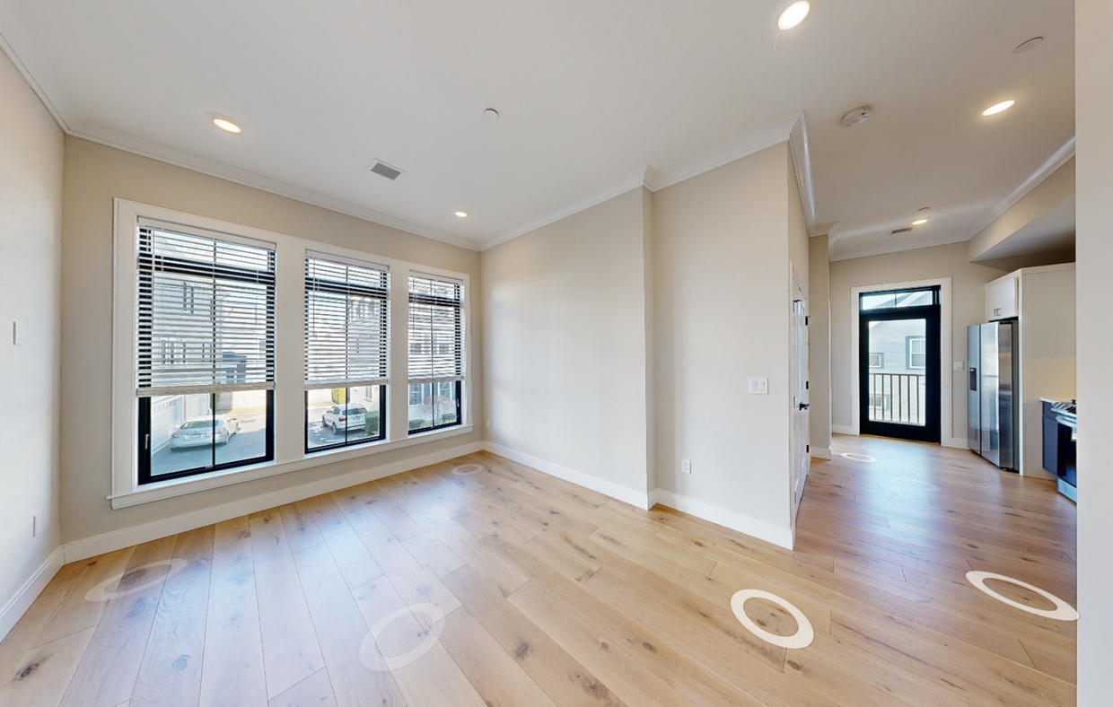 Foto principal - 163 Everett St