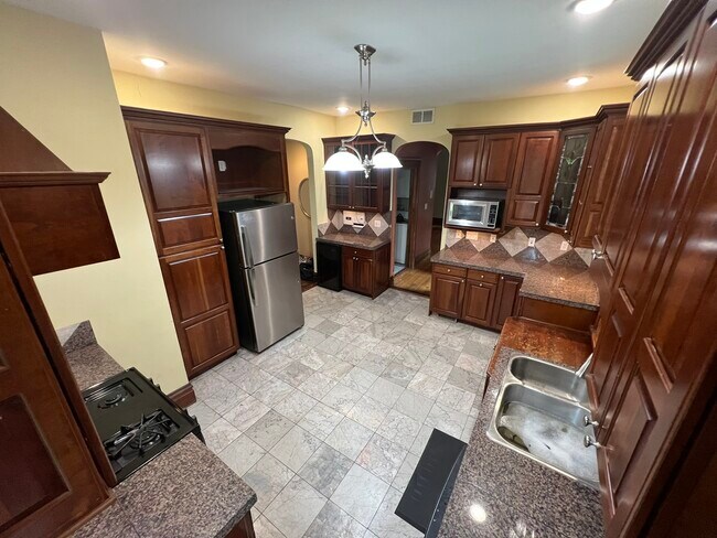 Cocina - 3457 Arsenal St