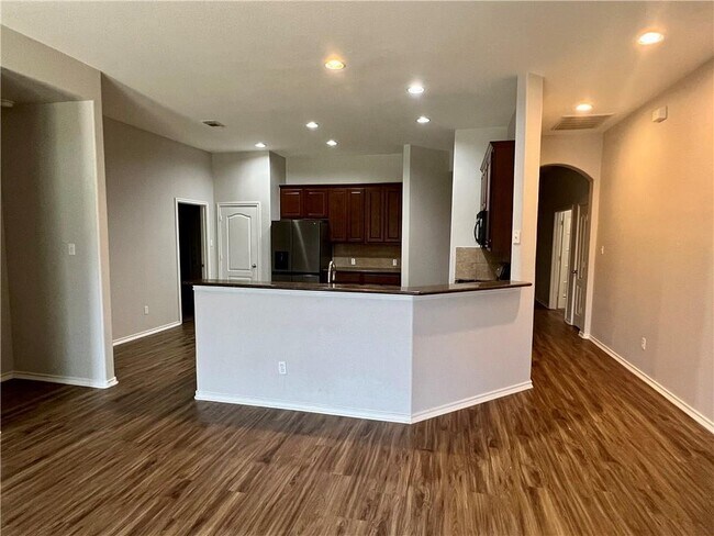 Building Photo - 2113 Village View Loop