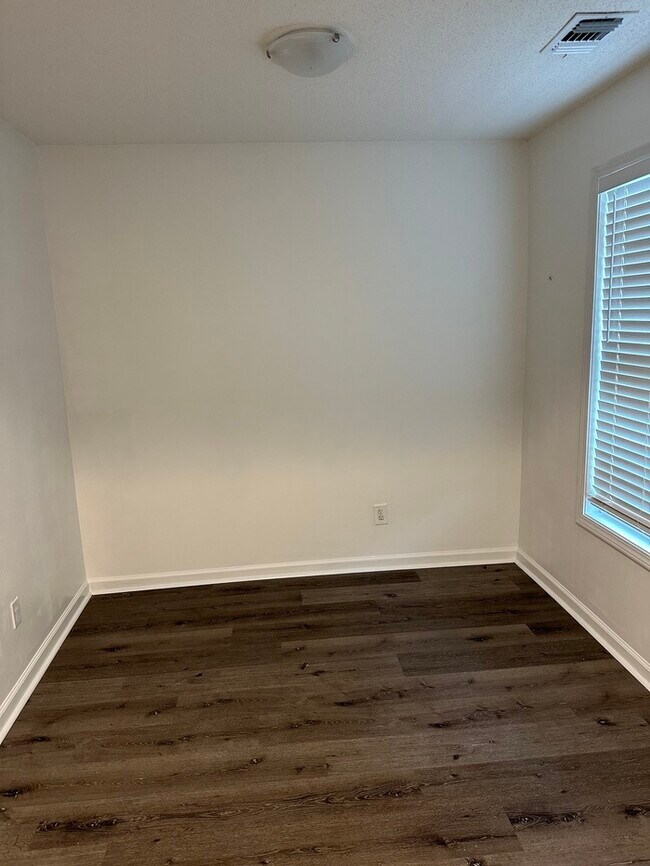 Foto del edificio - 105 Crestfield Cir
